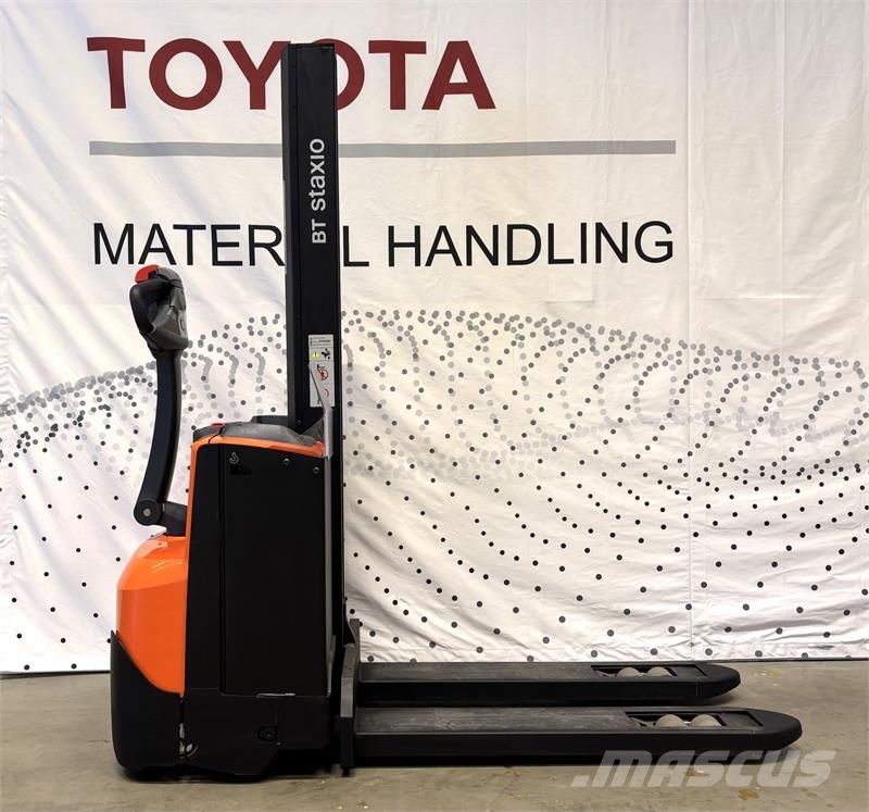 Toyota SWE080L Pedestrian stacker