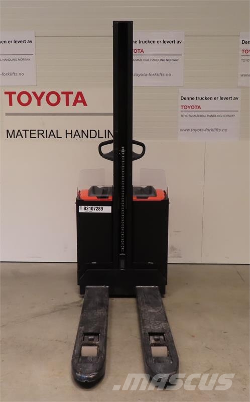 Toyota SWE080L Deichselstapler