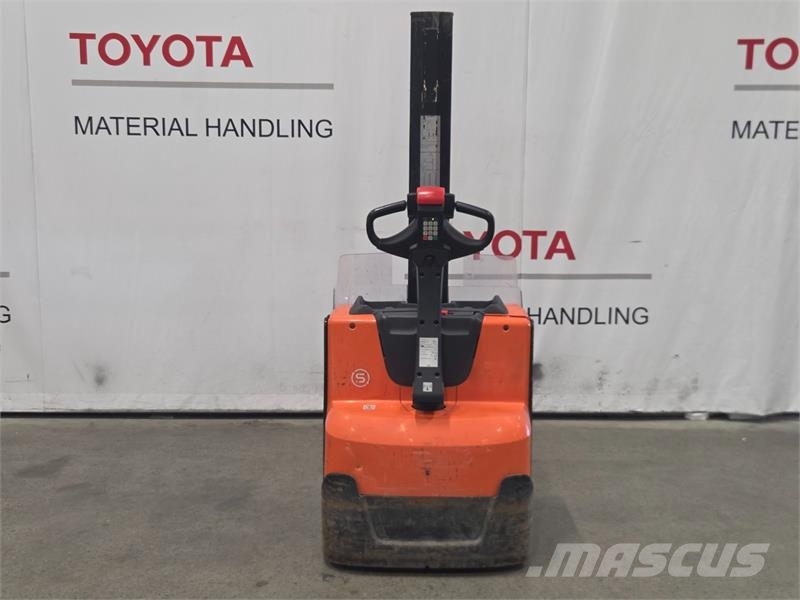 Toyota SWE080L 手推堆垛车
