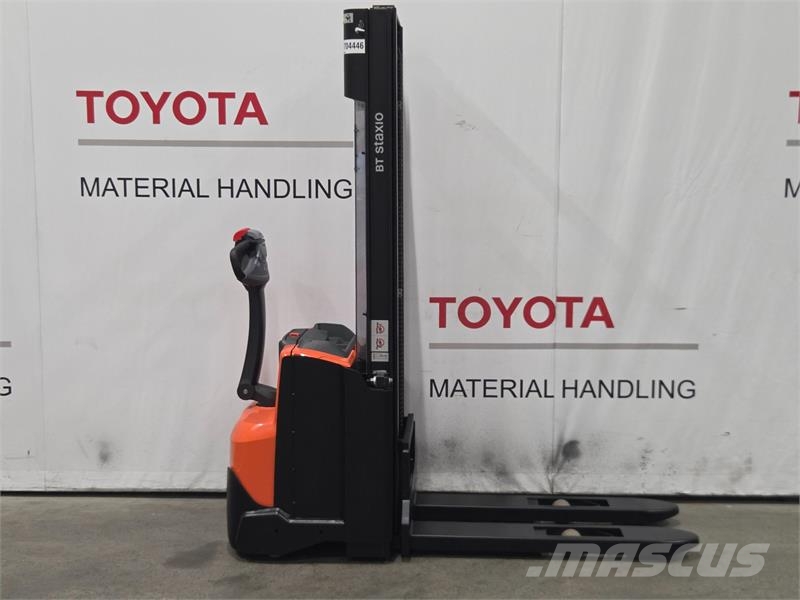 Toyota SWE100 معدات التكديس الجوالة