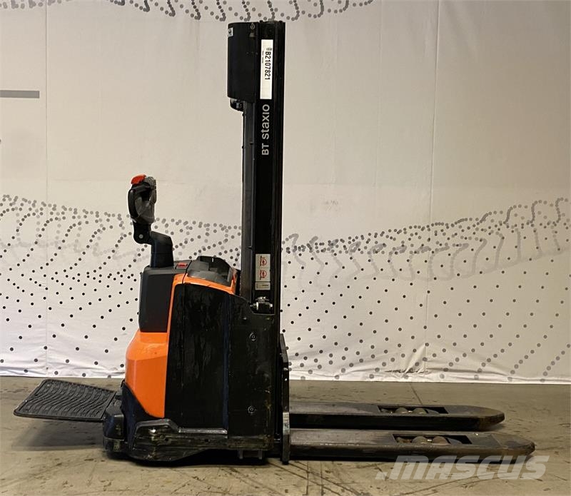 Toyota SWE120L Παλετοφόρα πεζού χειριστή με ιστό