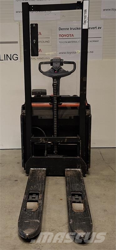 Toyota SWE120L Palešu krautņotāji
