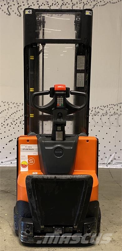 Toyota SWE120L Παλετοφόρα πεζού χειριστή με ιστό