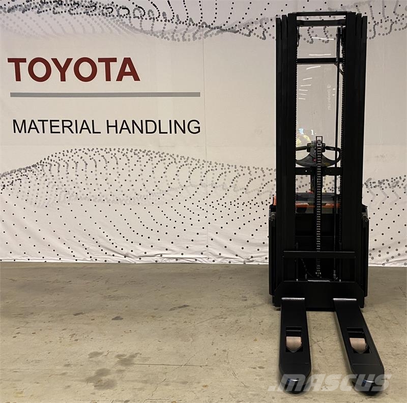 Toyota SWE140 Stapelaar meeloop
