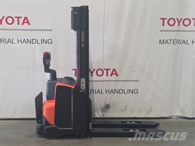 Toyota SWE140L 手推堆垛车