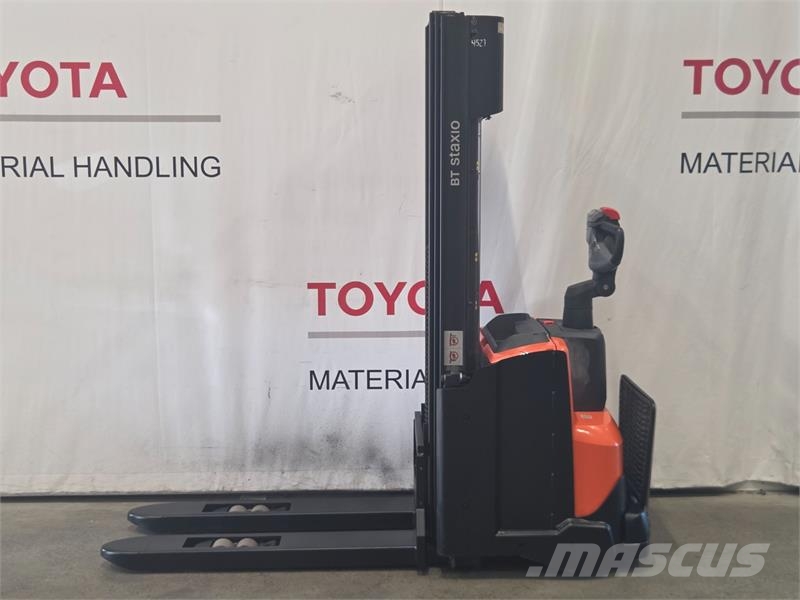 Toyota SWE140L 手推堆垛车