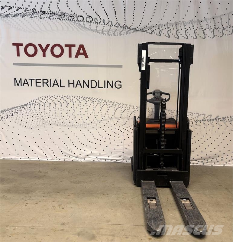 Toyota SWE160L Παλετοφόρα πεζού χειριστή με ιστό