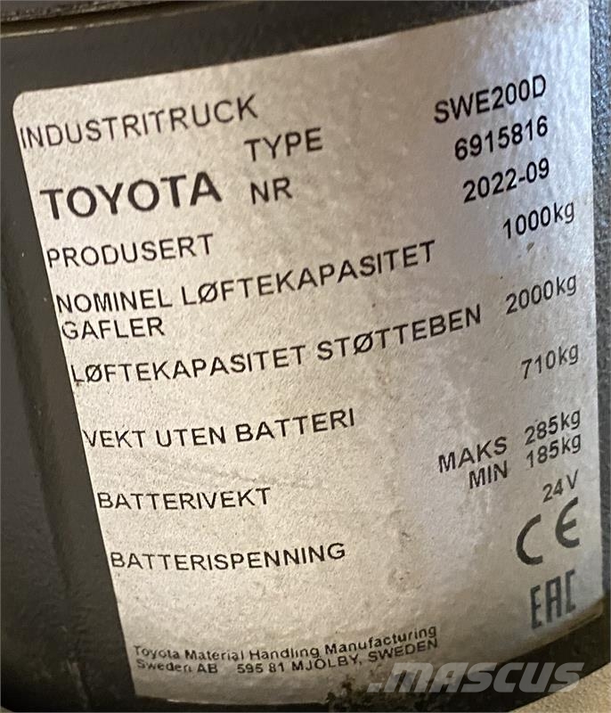 Toyota SWE200D Pedestrian stacker