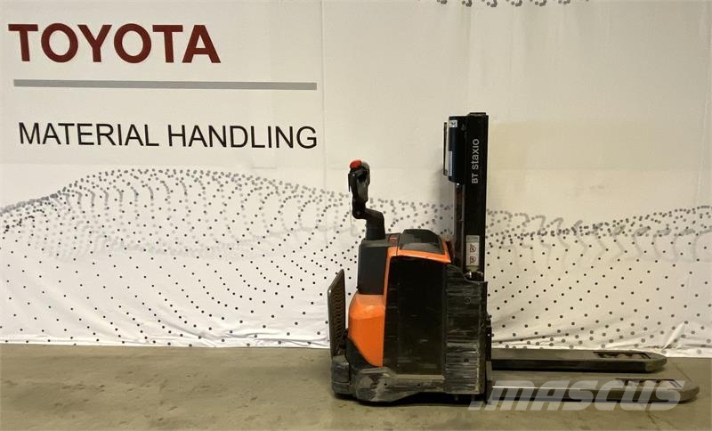 Toyota SWE200D Pedestrian stacker
