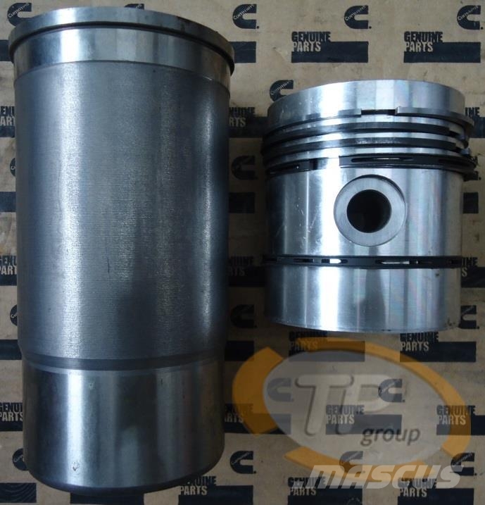 CASE IHC 3044479R94 Liner Kit BD154 Dzinēji