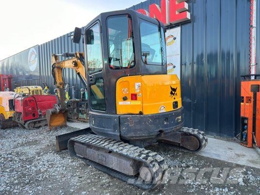 Bobcat E35 à 22 500 € HT Мини екскаватори < 7 т