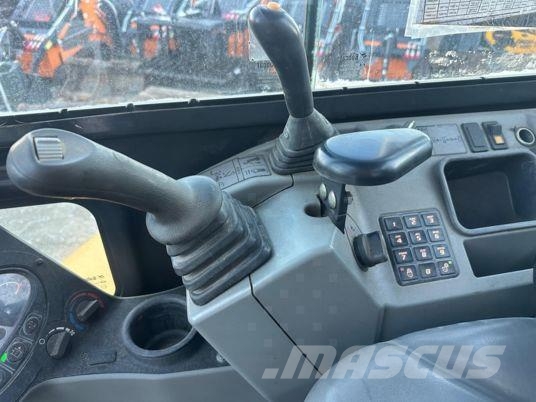 Bobcat E35 à 23 500 € HT Мини екскаватори < 7 т