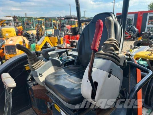 Hitachi ZX26U-5A CR à 19 900 € HT Miniexcavadoras