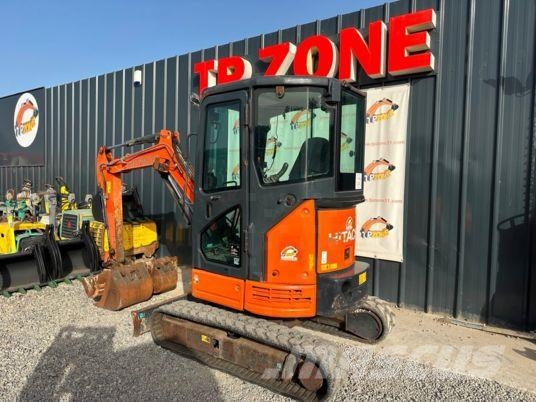 Hitachi ZX26U-5A CR Cabine à 22 900 € HT Miniexcavadoras