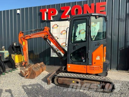 Hitachi ZX26U-5A CR Cabine à 22 900 € HT Miniexcavadoras