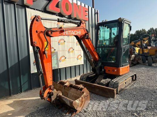 Hitachi ZX26U-5A CR Cabine à 22 900 € HT Miniexcavadoras