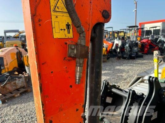 Hitachi ZX26U-5A CR Cabine à 22 900 € HT Miniexcavadoras