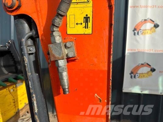 Hitachi ZX26U-5A CR Cabine à 22 900 € HT Miniexcavadoras