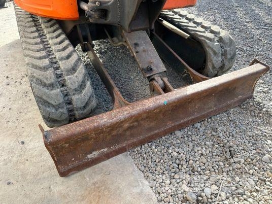 Hitachi ZX26U-5A CR Cabine à 22 900 € HT Miniexcavadoras