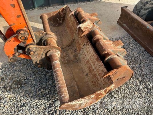 Hitachi ZX26U-5A CR Cabine à 22 900 € HT Miniexcavadoras