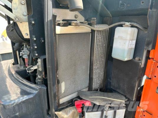 Hitachi ZX26U-5A CR Cabine à 22 900 € HT Miniexcavadoras