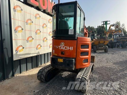 Hitachi ZX26U-5A CR Cabine à 22 900 € HT Miniexcavadoras