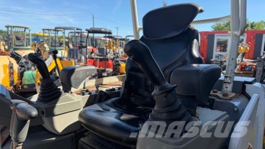 Takeuchi TB225 Voies Variables à 23 900 € HT Miniescavatori