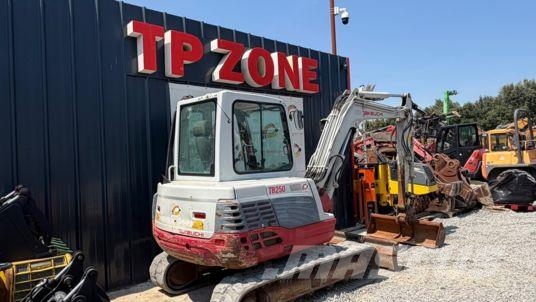Takeuchi TB250 Clim à 27 900 € HT Міні-екскаватори < 7т