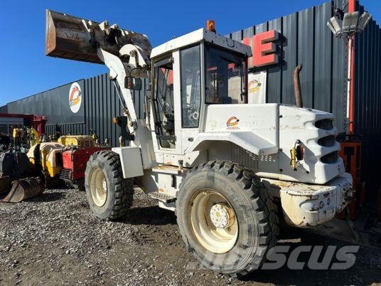 Venieri Case 421B à 13 500 € HT Фронтальные погрузчики
