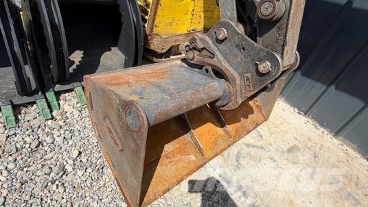 Volvo ECR88D à 29 900 € HT Excavadoras de cadenas