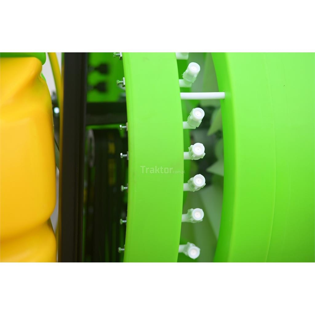 Demarol Opryskiwacz sadowniczy Rapid 400L Demarol 承載式噴霧機