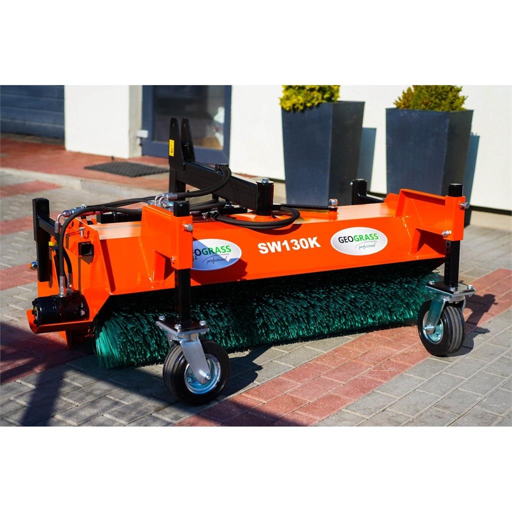Geograss Zamiatarka SW130 do traktora z koszem Geograss PPN 扫地机