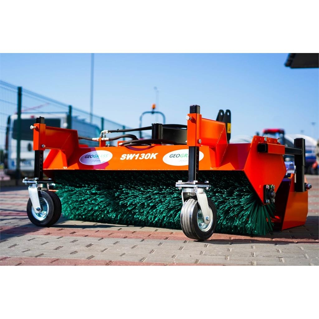Geograss Zamiatarka SW130 do traktora z koszem Geograss PPN 扫地机