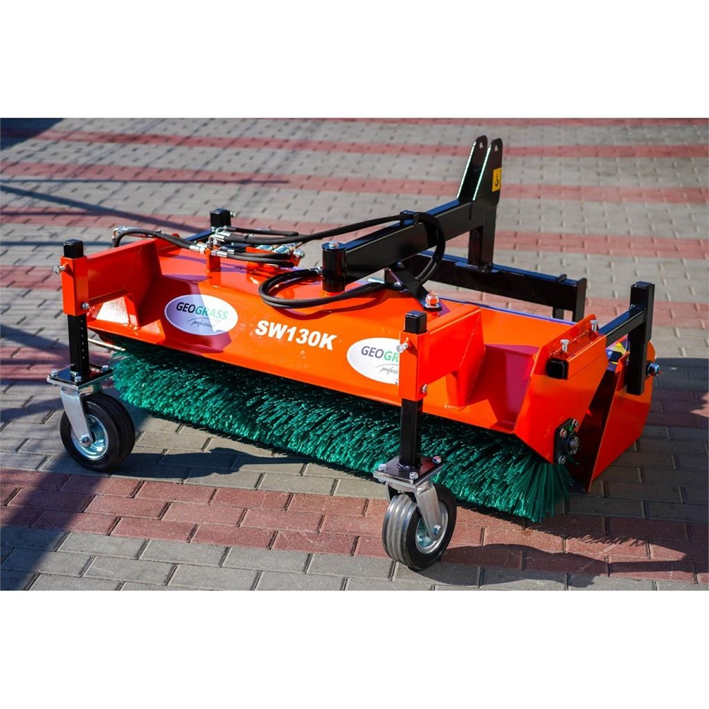 Geograss Zamiatarka SW130 do traktora z koszem Geograss Lakaisukoneet