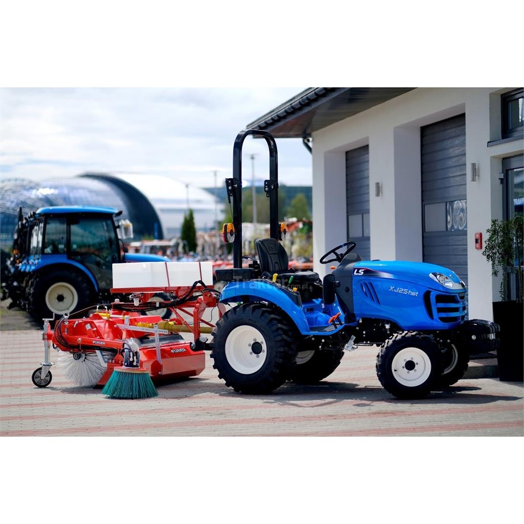 LS Tractor XJ25 HST 4x4 - 24.4 KM / IND + zamiatarka Tractors
