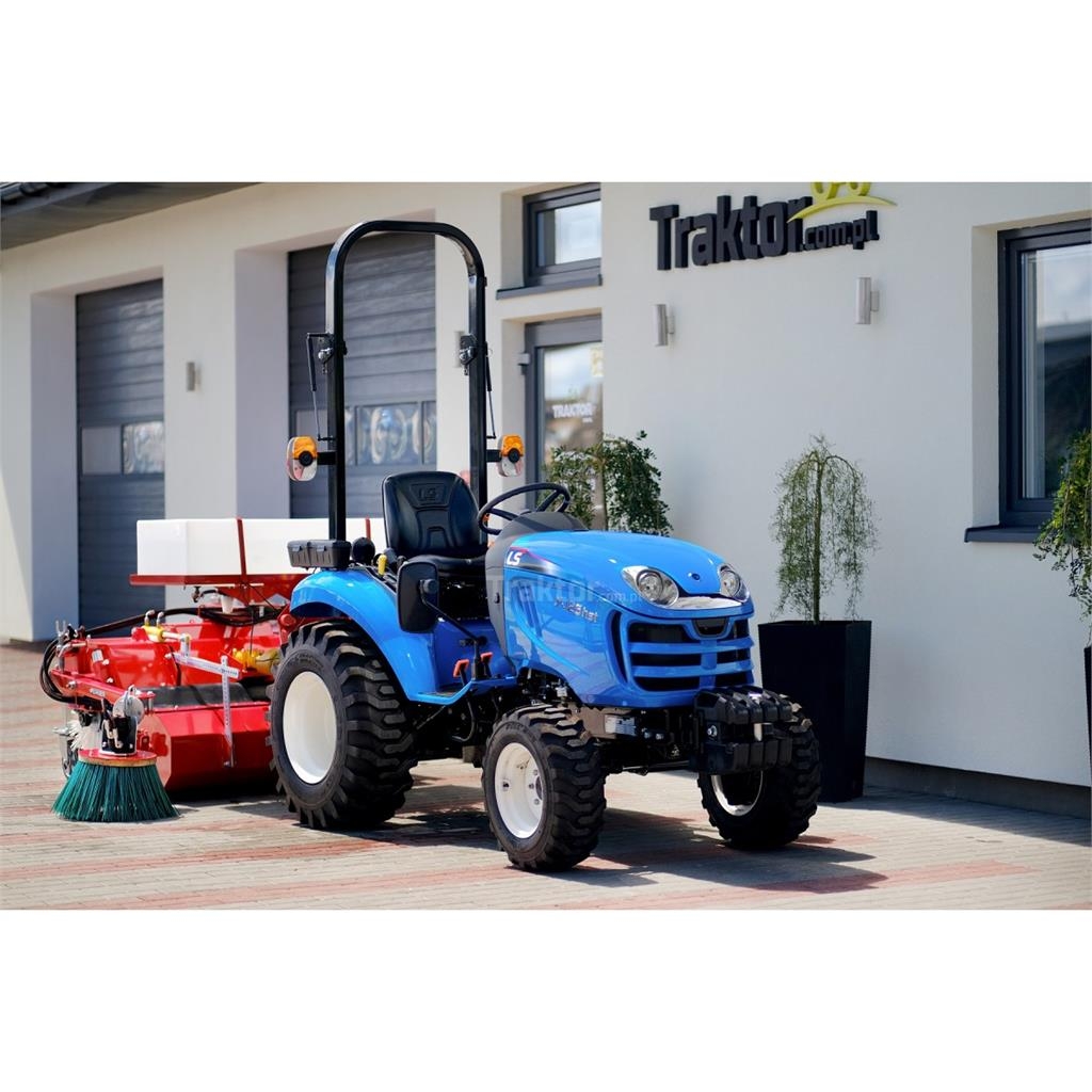 LS Tractor XJ25 HST 4x4 - 24.4 KM / IND + zamiatarka Tractors