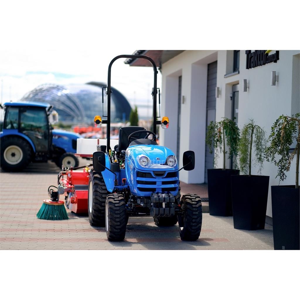 LS Tractor XJ25 HST 4x4 - 24.4 KM / IND + zamiatarka Tractors