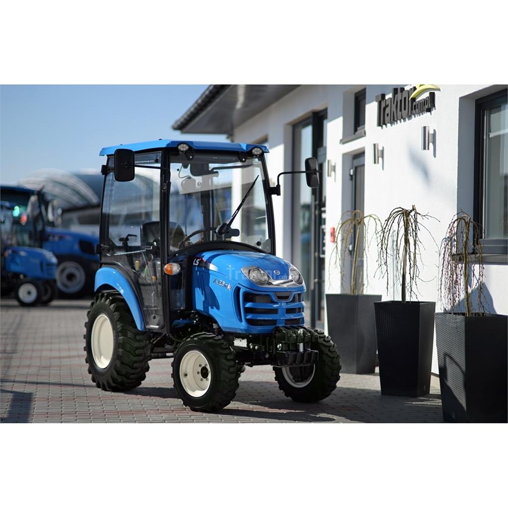 LS Tractor XJ25 HST 4x4 - 24.4 KM / IND / CAB Tractoren