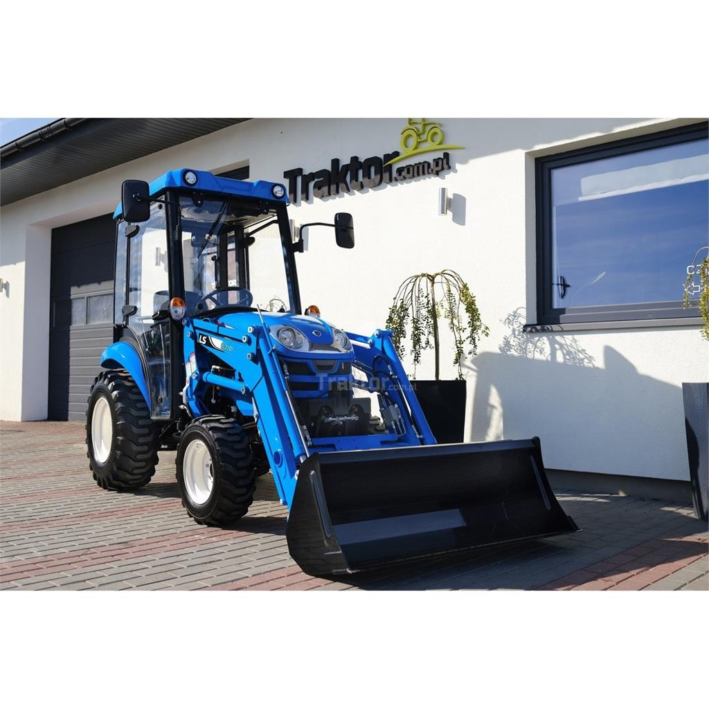 LS Tractor XJ25 HST 4x4 - 24.4 KM / IND / CAB + łado Tractors