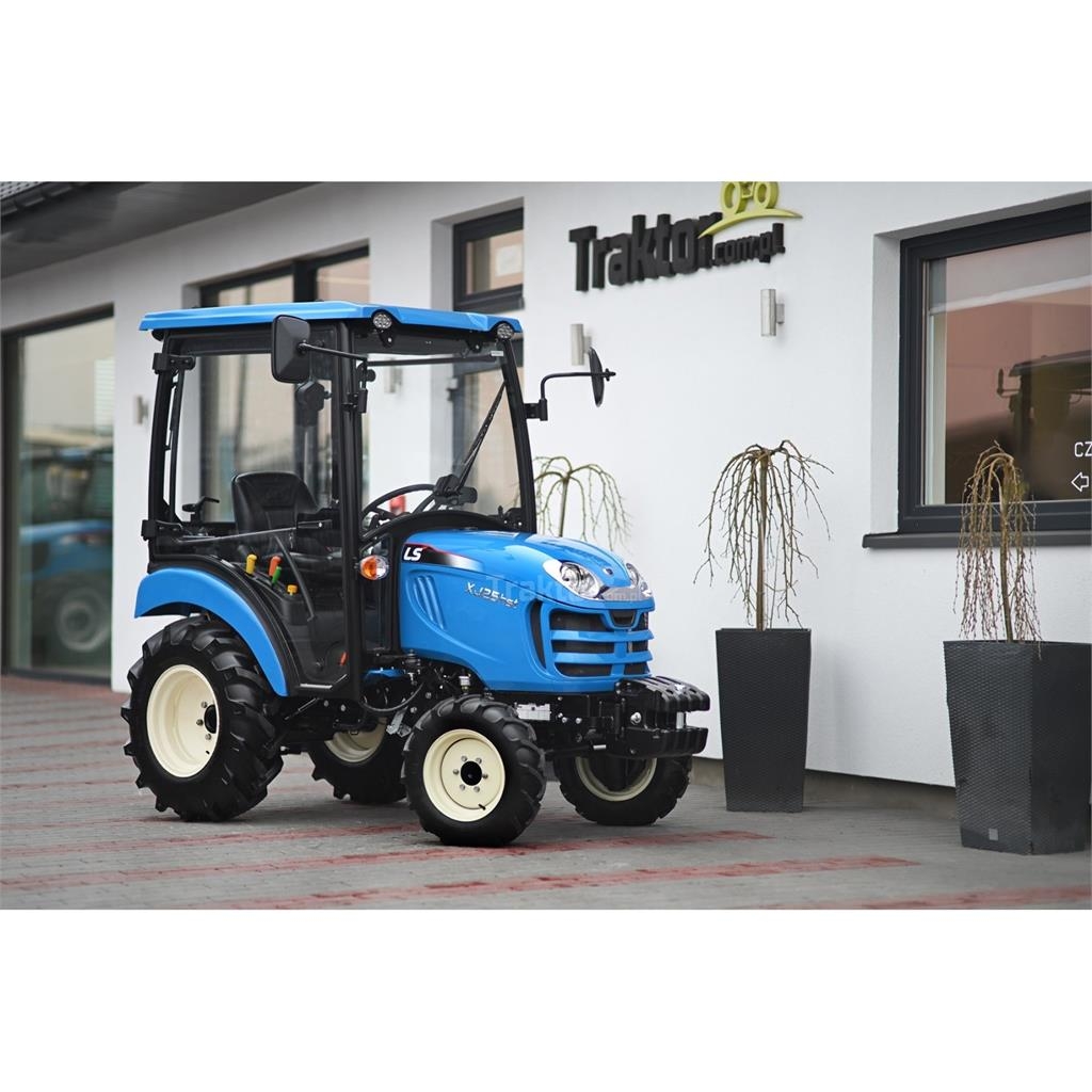 LS Tractor XJ25 HST 4x4 - 24.4 KM / CAB Tractors