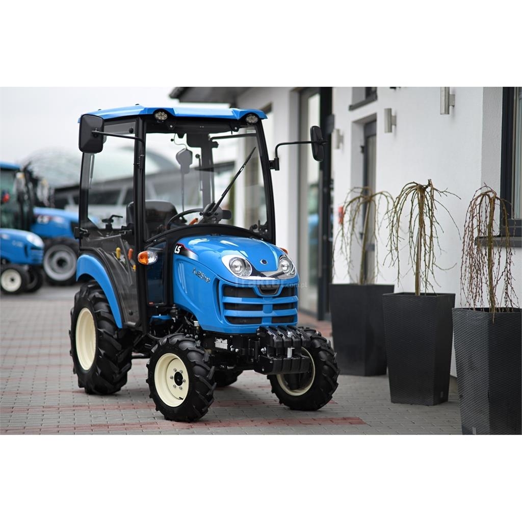 LS Tractor XJ25 HST 4x4 - 24.4 KM / CAB Tractors