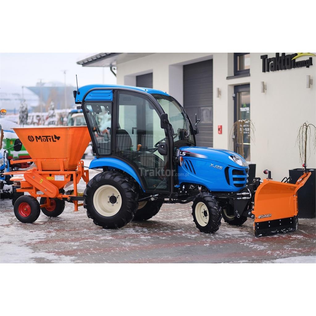 LS Tractor XJ25 MEC 4x4 - 24.4 KM / CAB + posypywark Tractors