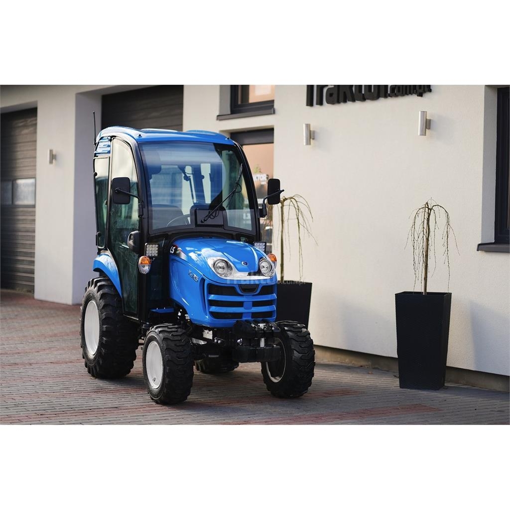 LS Tractor XJ25 MEC 4x4 - 24.4 KM / IND / CAB Tractors