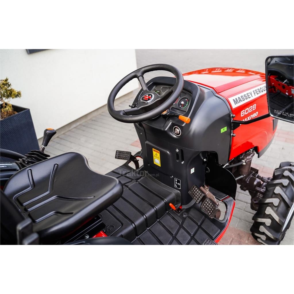 Massey Ferguson MF6028 4 x 4 - 28 KM 拖拉机/农用车