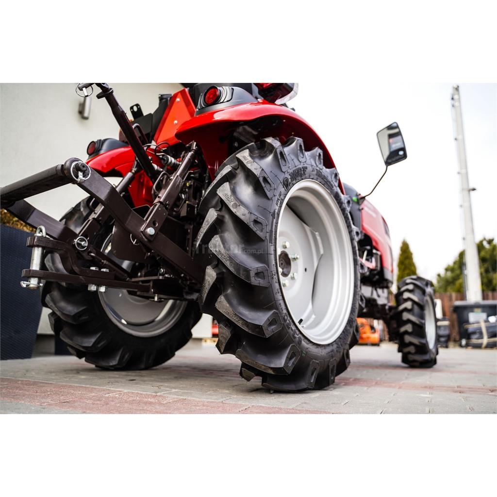 Massey Ferguson MF6028 4 x 4 - 28 KM 拖拉机/农用车