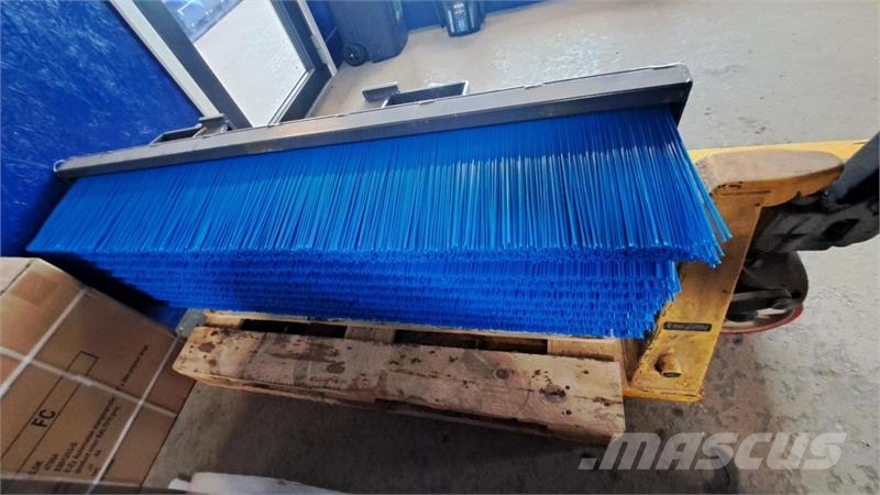 Multione KOST 150 CM SKUBBE Mini carregadoras