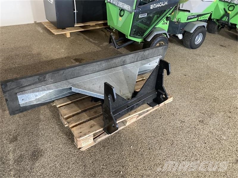 TMT SCRAPER 200 小型装载机