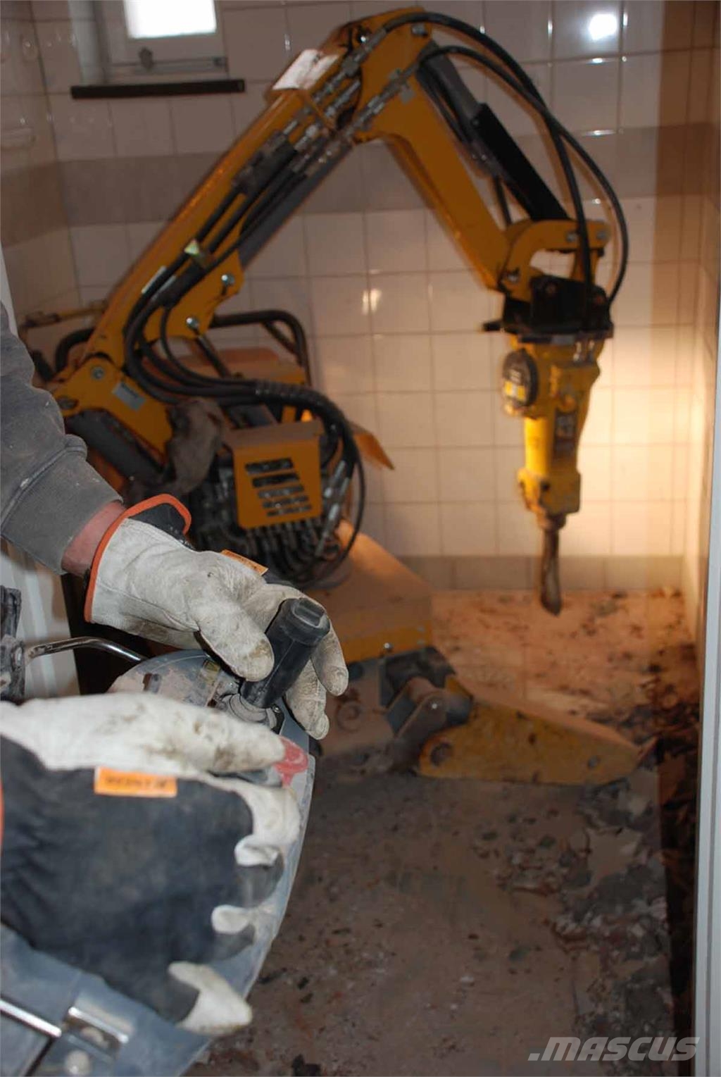 Brokk B50 Bageri za rušenje