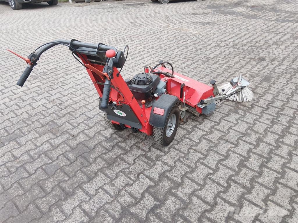 Kersten K820Pro mit Kehrmaschine und Seitenbesen Fatörmelék feldolgozó eszközök