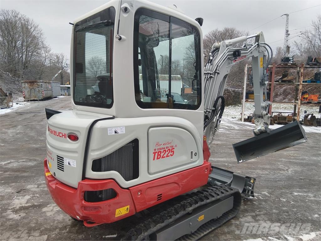 Takeuchi TB225 ミニ油圧ショベル 7t以下（ミニユンボ・ミニディガー）